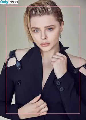 Chloë Grace Moretz / chloegmoretz nude photo #0990