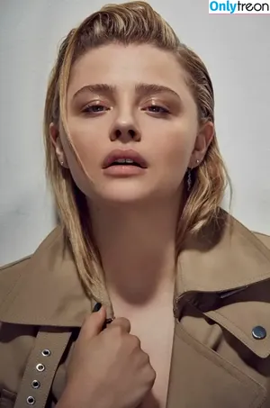 Chloë Grace Moretz / chloegmoretz nude photo #0991