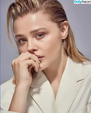 Chloë Grace Moretz / chloegmoretz nude photo #0992