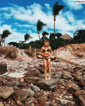 Chloë Grace Moretz / chloegmoretz nude photo #0999