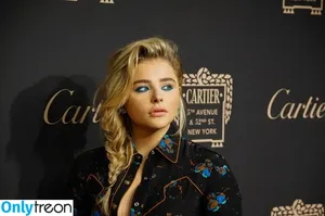 Chloë Grace Moretz / chloegmoretz nude photo #1043
