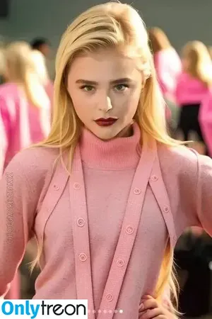 Chloë Grace Moretz / chloegmoretz nude photo #1045