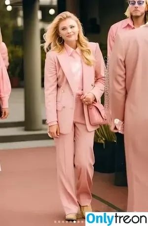 Chloë Grace Moretz / chloegmoretz nude photo #1055