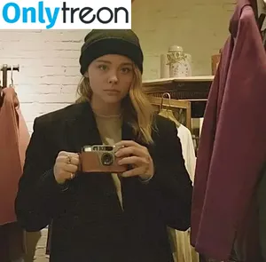Chloë Grace Moretz / chloegmoretz nude photo #1060