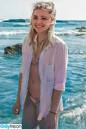 Chloë Grace Moretz / chloegmoretz nude photo #1074