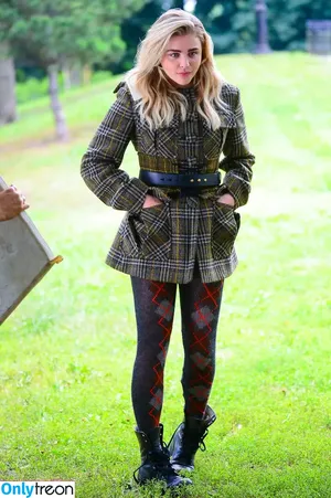 Chloë Grace Moretz / chloegmoretz nude photo #1094