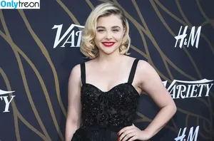 Chloë Grace Moretz / chloegmoretz nude photo #1099