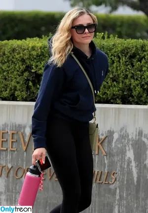 Chloë Grace Moretz / chloegmoretz nude photo #1102