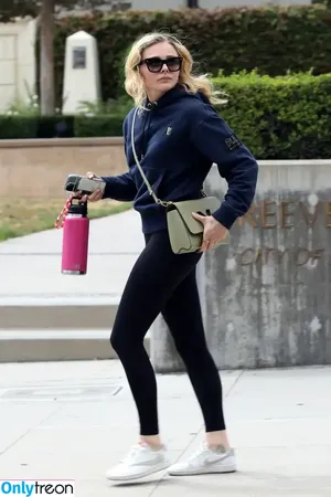 Chloë Grace Moretz / chloegmoretz nude photo #1103