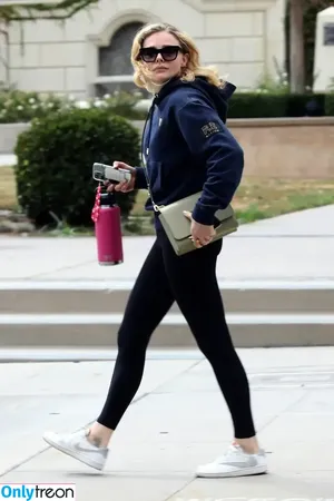 Chloë Grace Moretz / chloegmoretz nude photo #1104