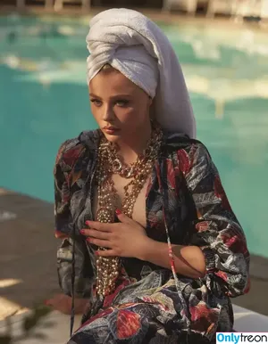 Chloë Grace Moretz / chloegmoretz nude photo #1165