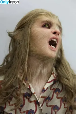 Chloë Grace Moretz / chloegmoretz nude photo #1180