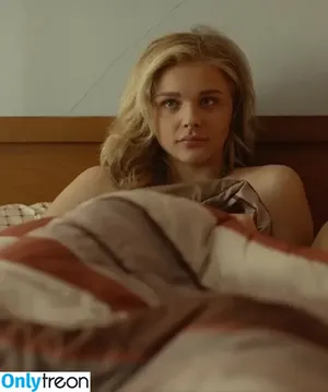 Chloë Grace Moretz / chloegmoretz nude photo #1207