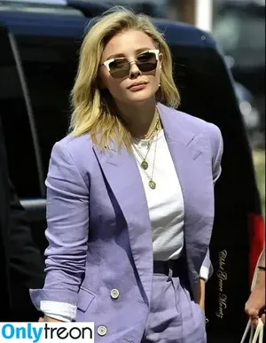 Chloë Grace Moretz / chloegmoretz nude photo #1215