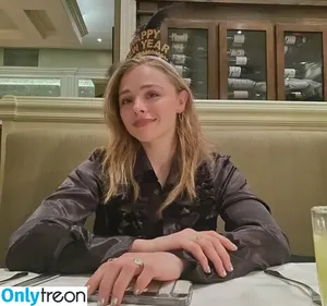 Chloë Grace Moretz / chloegmoretz nude photo #1219