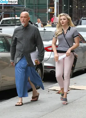 Chloë Grace Moretz / chloegmoretz nude photo #1226