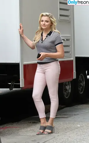 Chloë Grace Moretz / chloegmoretz nude photo #1242