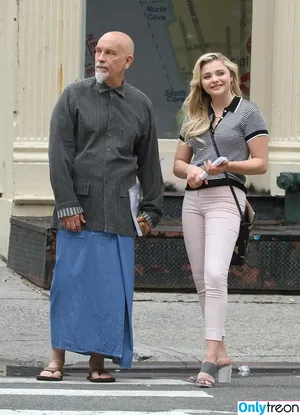 Chloë Grace Moretz / chloegmoretz nude photo #1245