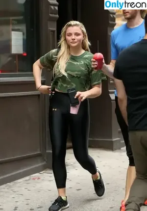 Chloë Grace Moretz / chloegmoretz nude photo #1284