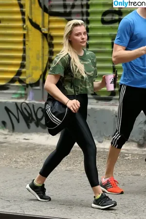 Chloë Grace Moretz / chloegmoretz nude photo #1287