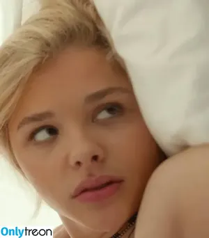 Chloë Grace Moretz / chloegmoretz nude photo #1336
