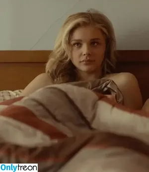 Chloë Grace Moretz / chloegmoretz nude photo #1337