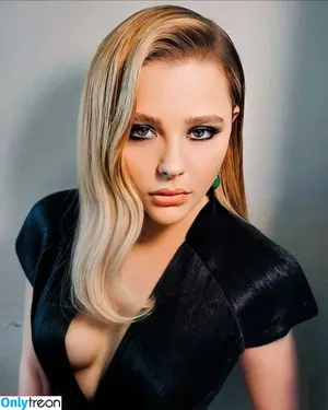 Chloë Grace Moretz / chloegmoretz nude photo #1342