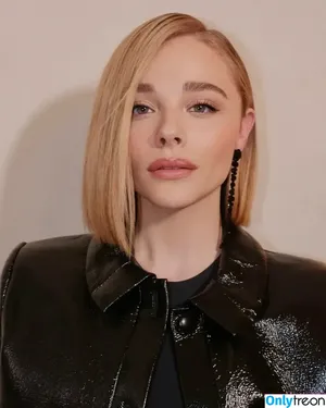 Chloë Grace Moretz / chloegmoretz nude photo #1349