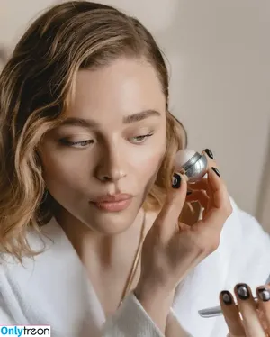 Chloë Grace Moretz / chloegmoretz nude photo #1366