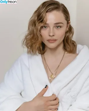 Chloë Grace Moretz / chloegmoretz nude photo #1369