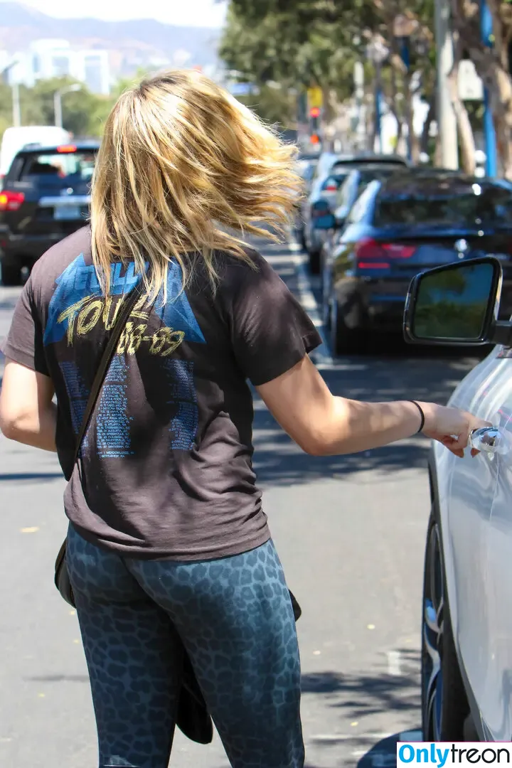 Chloë Grace Moretz nude photo #1066 (chloegmoretz)