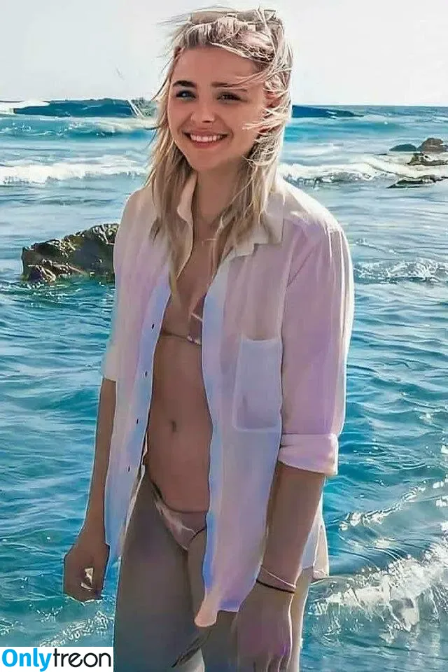 Chloë Grace Moretz nude photo #1074 (chloegmoretz)