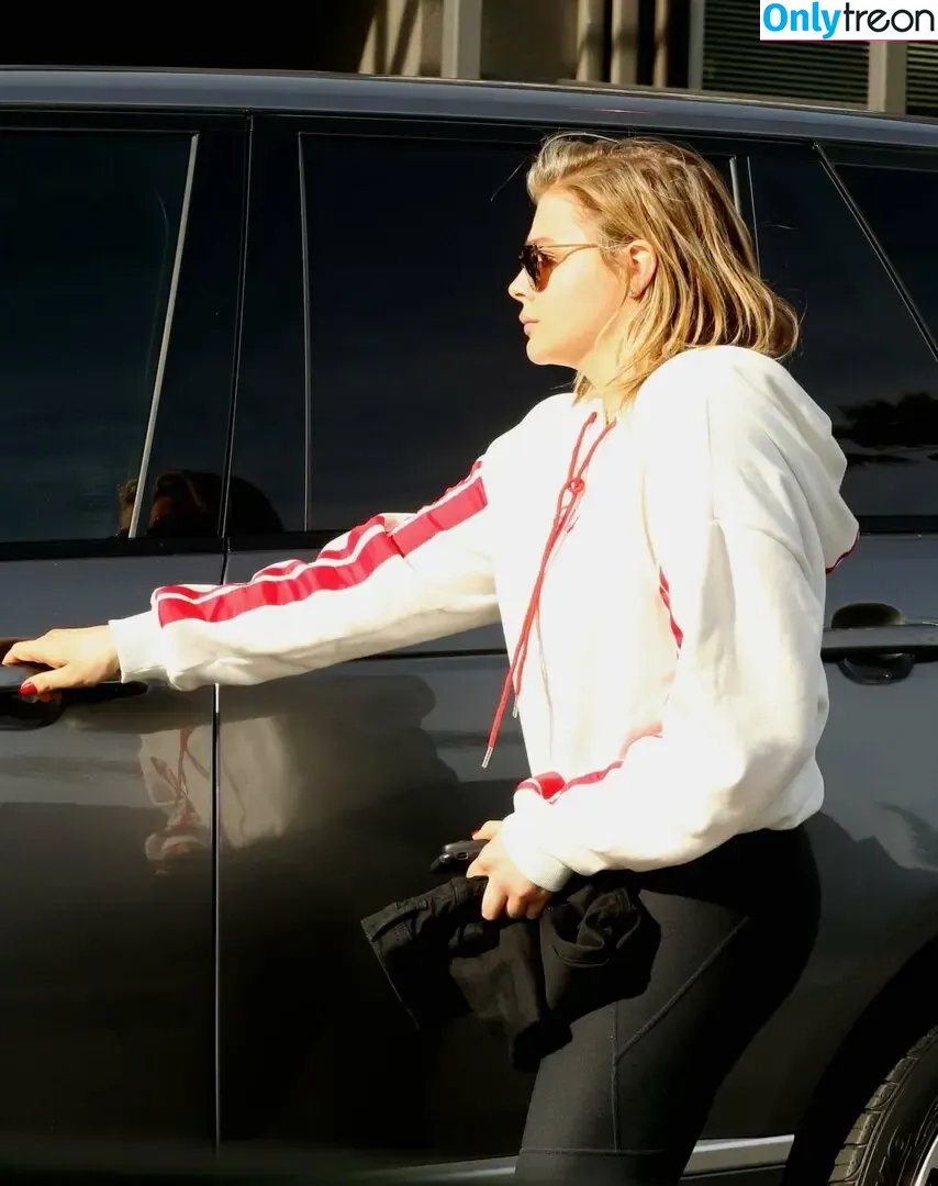 Chloë Grace Moretz nude photo #1115 (chloegmoretz)