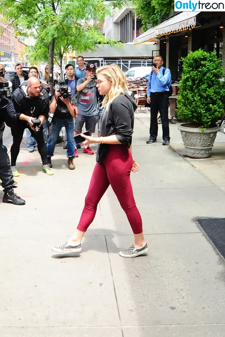 Chloë Grace Moretz nude photo #1143 (chloegmoretz)