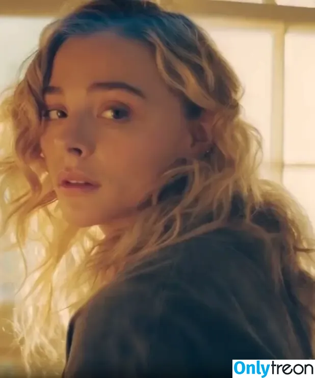 Chloë Grace Moretz nude photo #1185 (chloegmoretz)