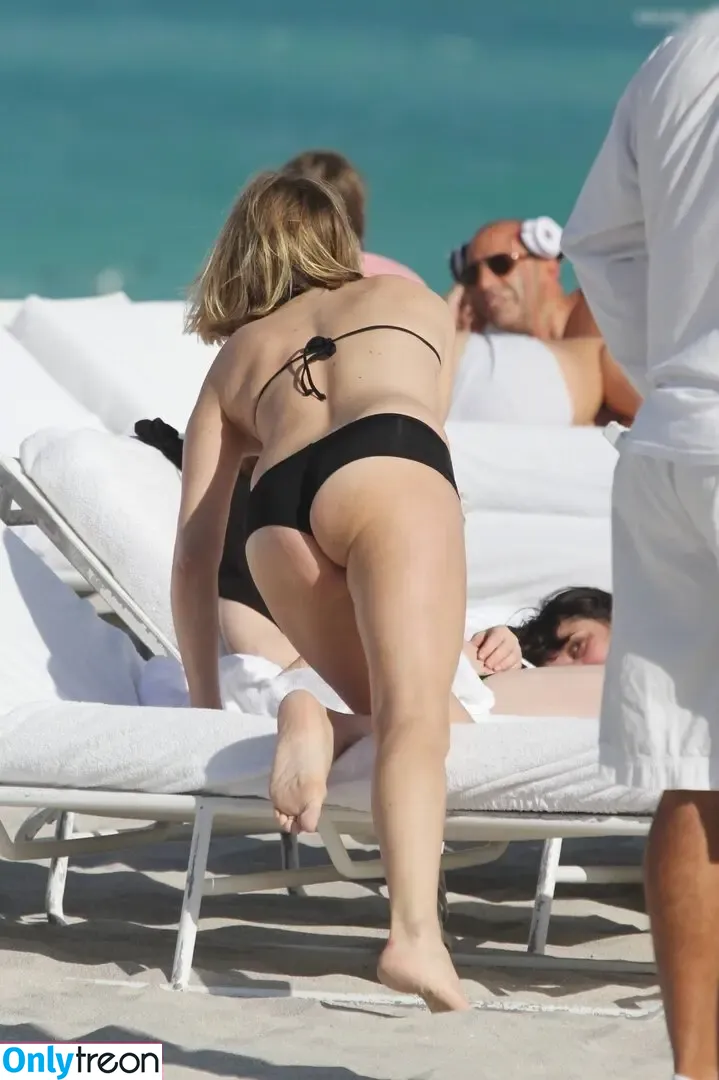Chloë Sevigny nude photo #0024 (chloessevigny / officialchloes)