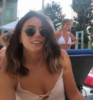 Chloe Bennet / chloebennet фото голая #0017