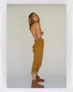 Chloe Bennet / chloebennet фото голая #0019