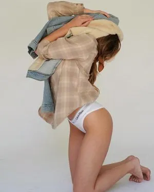 Chloe Bennet / chloebennet фото голая #0026