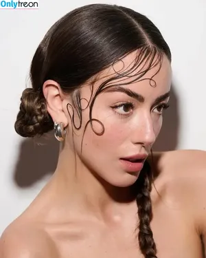 Chloe Bennet / chloebennet фото голая #0854