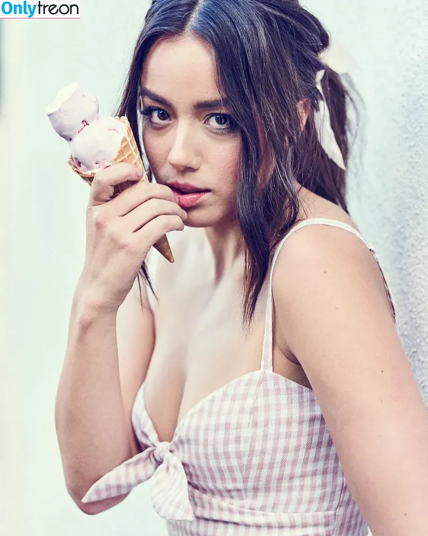 Chloe Bennet голая photo #0040 (chloebennet)