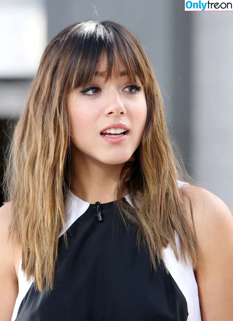 Chloe Bennet голая photo #0085 (chloebennet)
