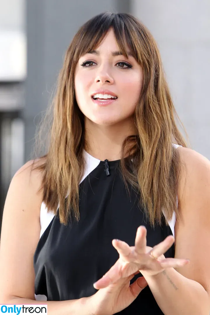 Chloe Bennet голая photo #0086 (chloebennet)