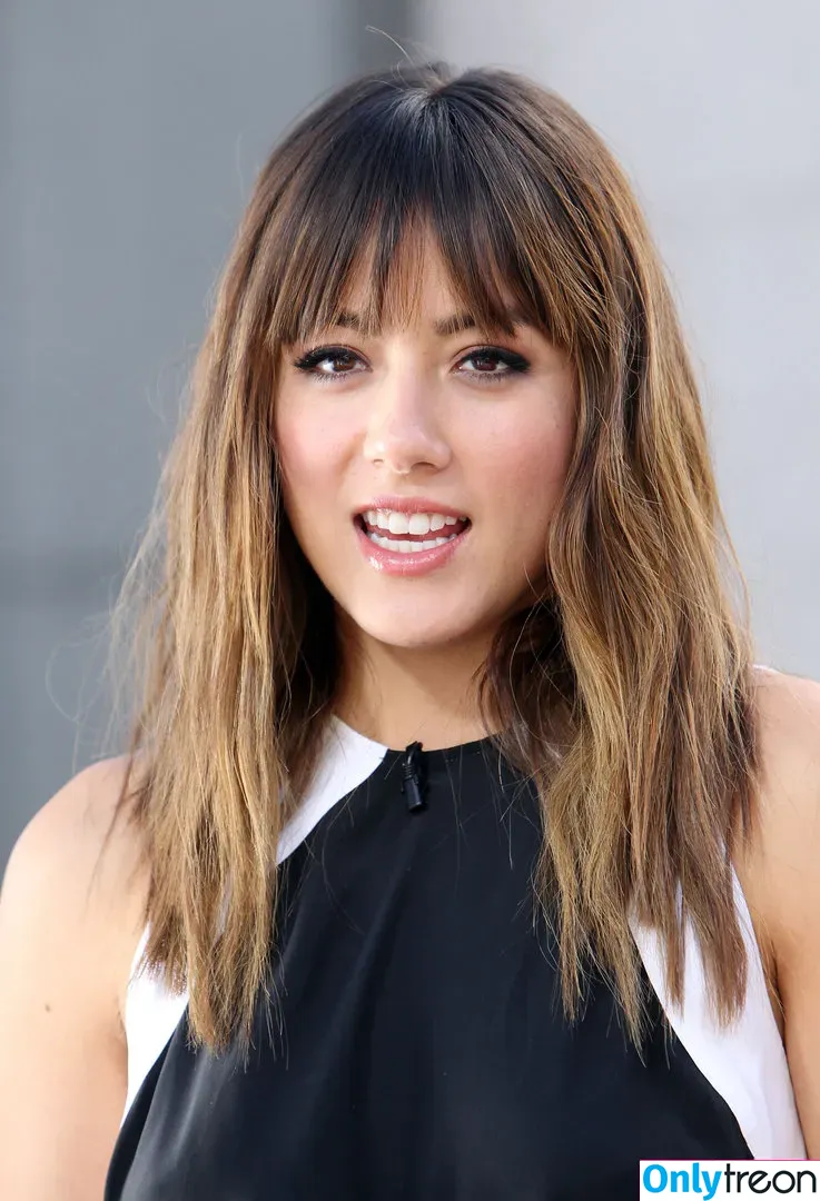 Chloe Bennet голая photo #0089 (chloebennet)