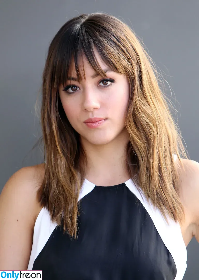 Chloe Bennet голая photo #0090 (chloebennet)