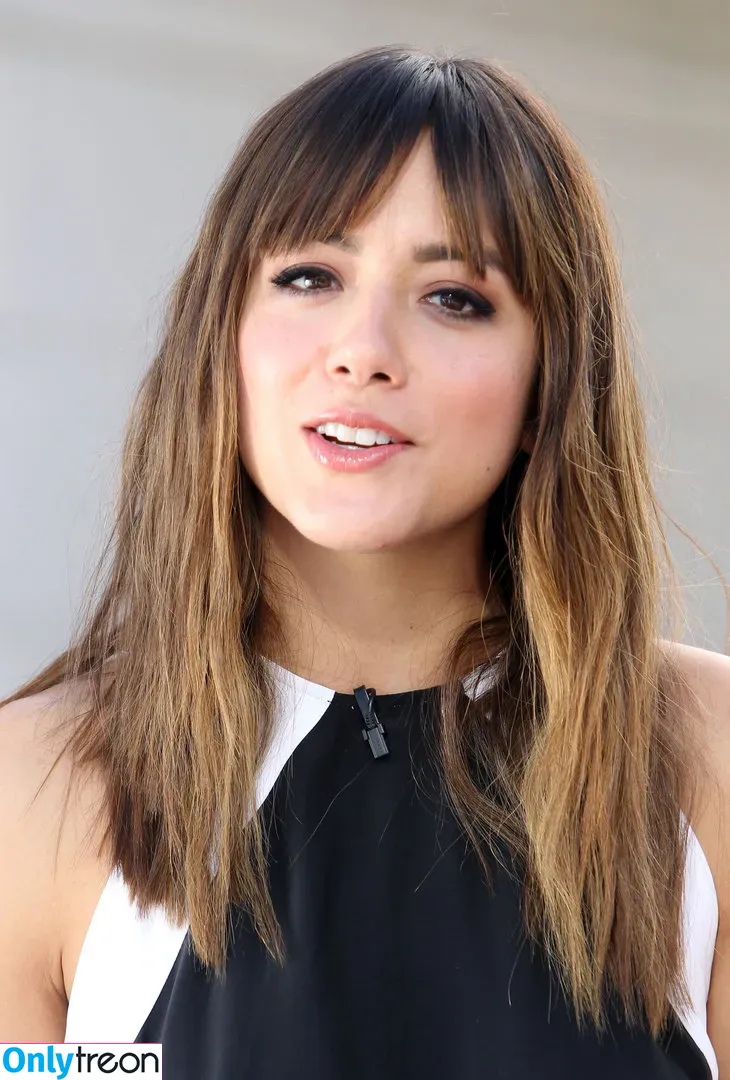Chloe Bennet голая photo #0092 (chloebennet)