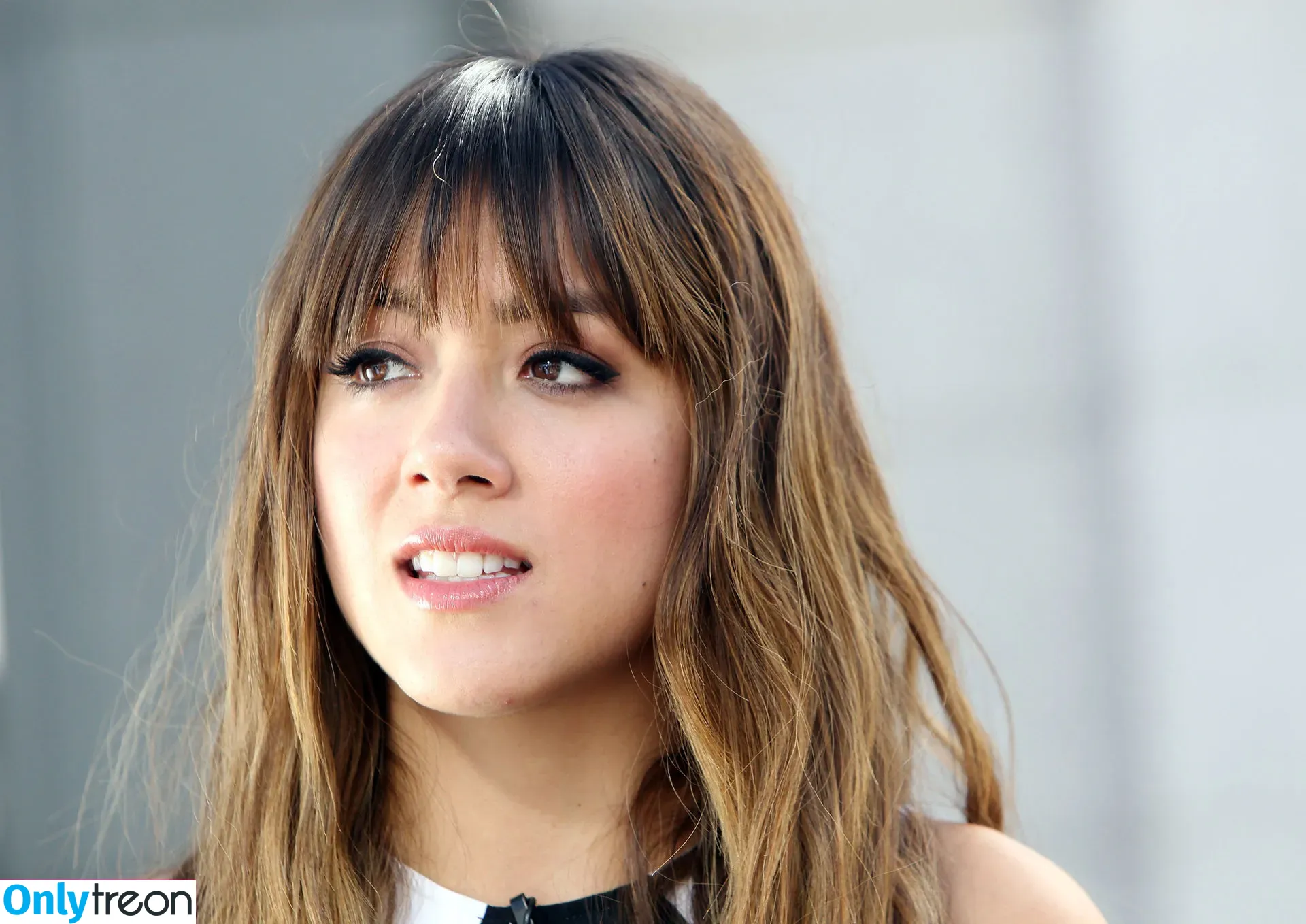Chloe Bennet голая photo #0102 (chloebennet)