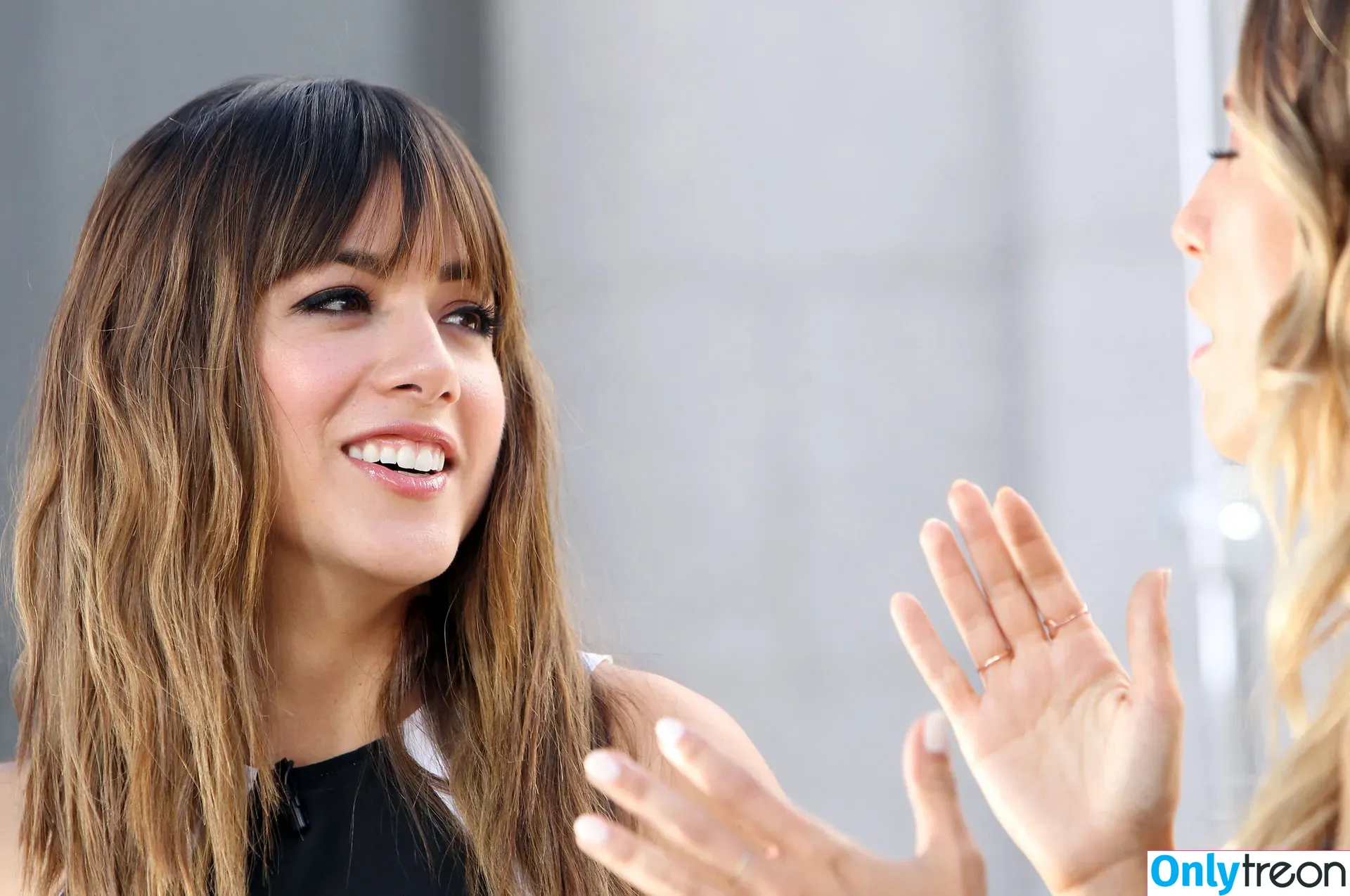 Chloe Bennet голая photo #0103 (chloebennet)