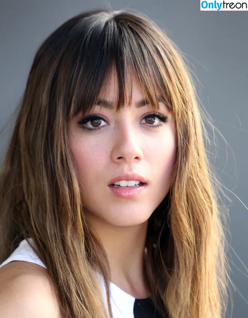 Chloe Bennet голая photo #0105 (chloebennet)