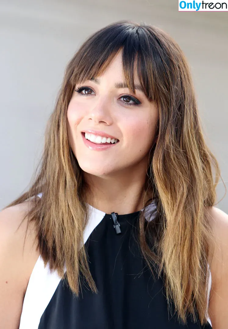 Chloe Bennet голая photo #0106 (chloebennet)